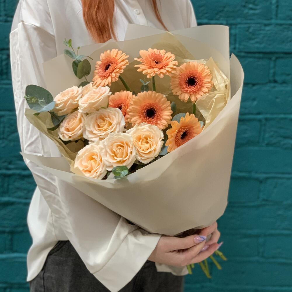 https://content2.flowwow-images.com/data/flowers/1000x1000/22/1735326500_52645322.jpg