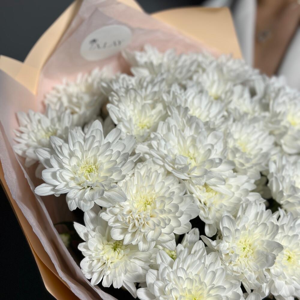 https://content2.flowwow-images.com/data/flowers/1000x1000/68/1698403714_51522868.jpg